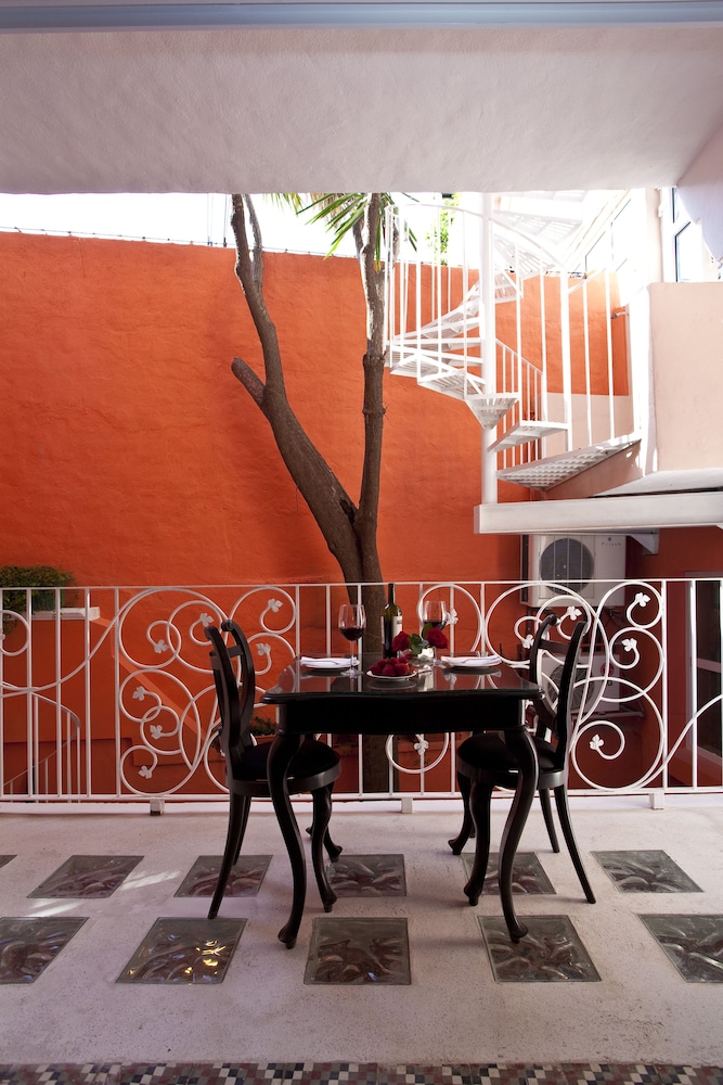 Rivera del Rio Boutique Hotel 67/81