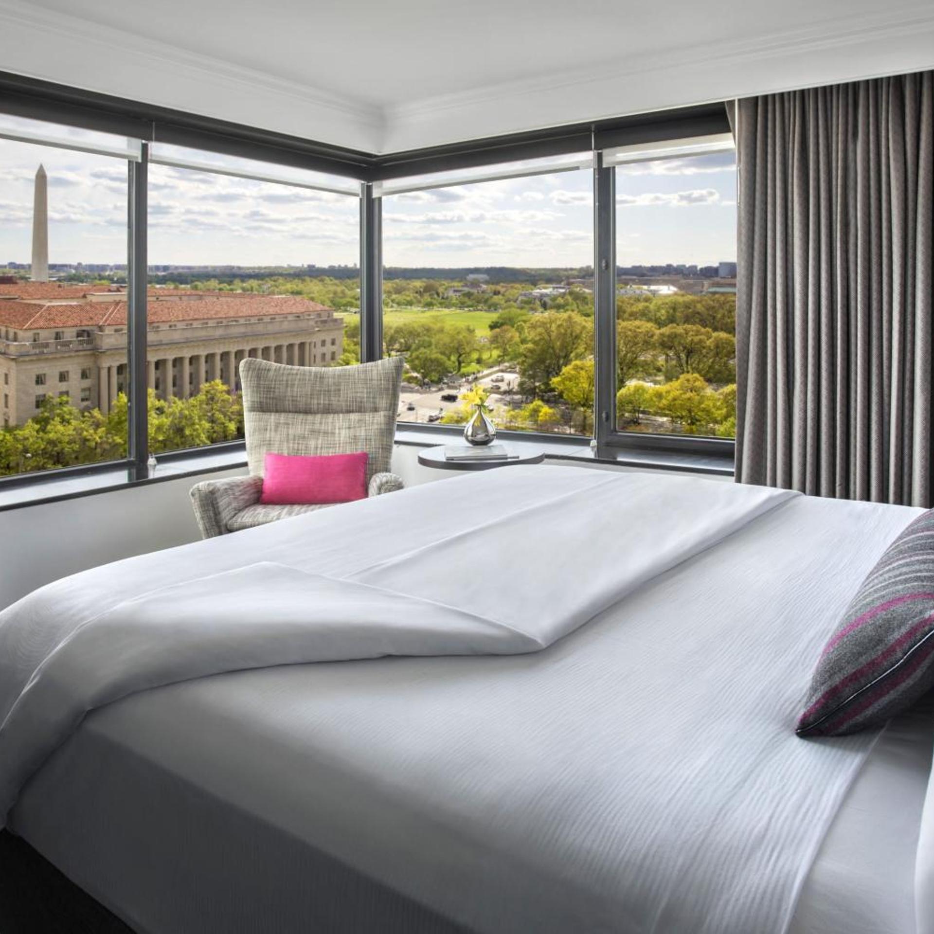Premium, King Bed, Statue View, Large