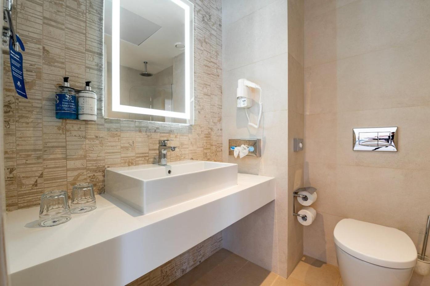 غرفة مزدوجة بشرفة، Maritim Antonine Hotel and Spa Malta 2/2