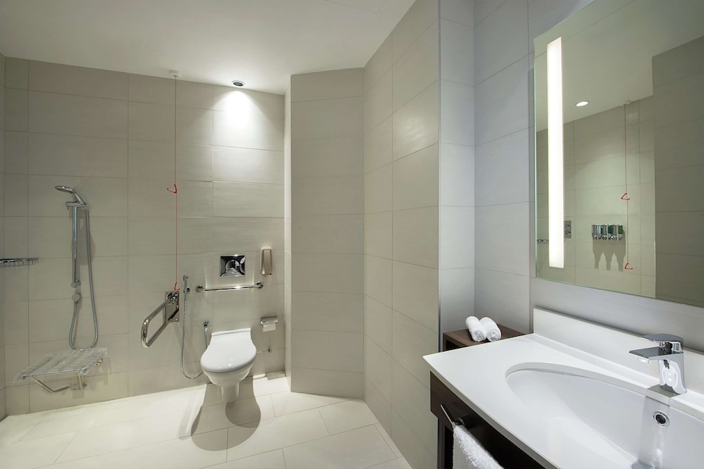 Hampton by Hilton Dubai Airport 10/25