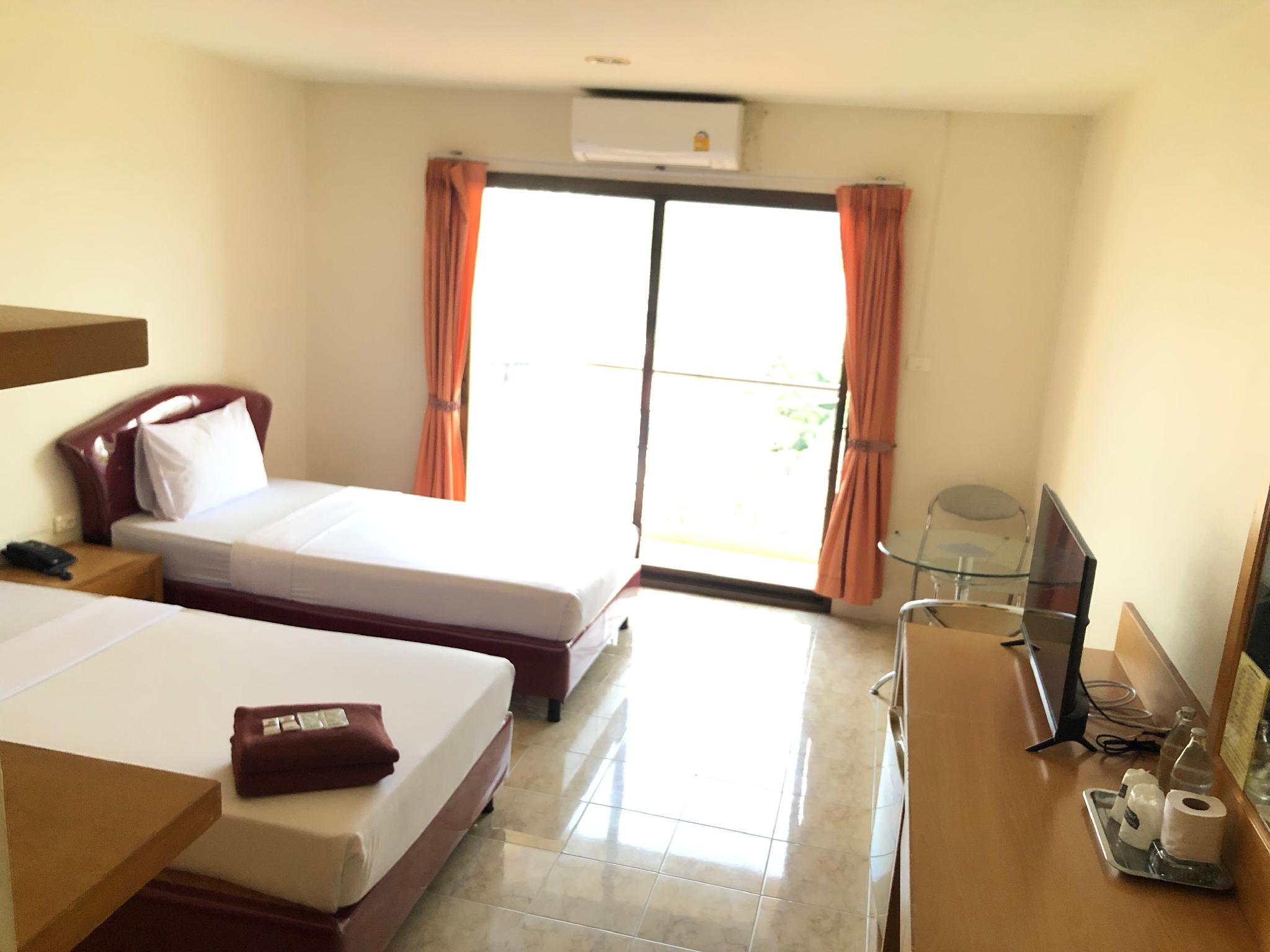 Standard, Twin Beds