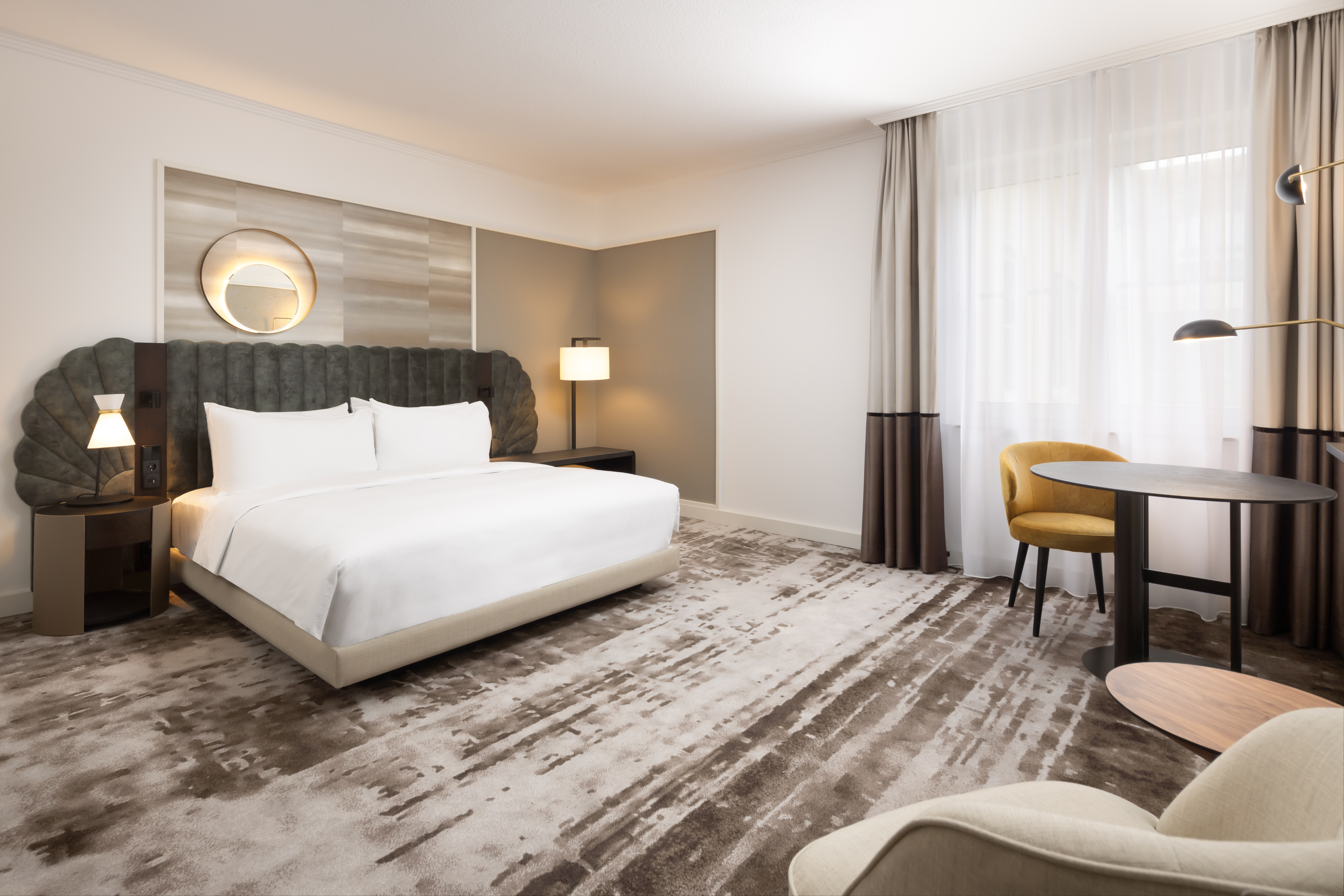 GUEST ROOM, KING BED, ACCESSIBLE