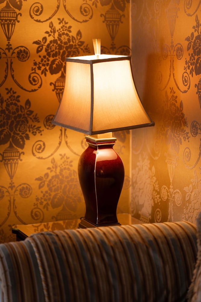 MANOR HOUSE COUNTRY HOTEL 22/56