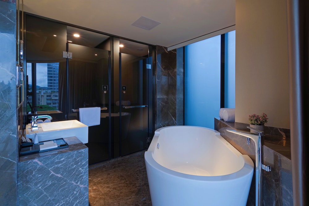 Superise Hotel 37/40