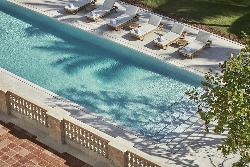 Four Seasons Hotel At The Surf Club 3/56