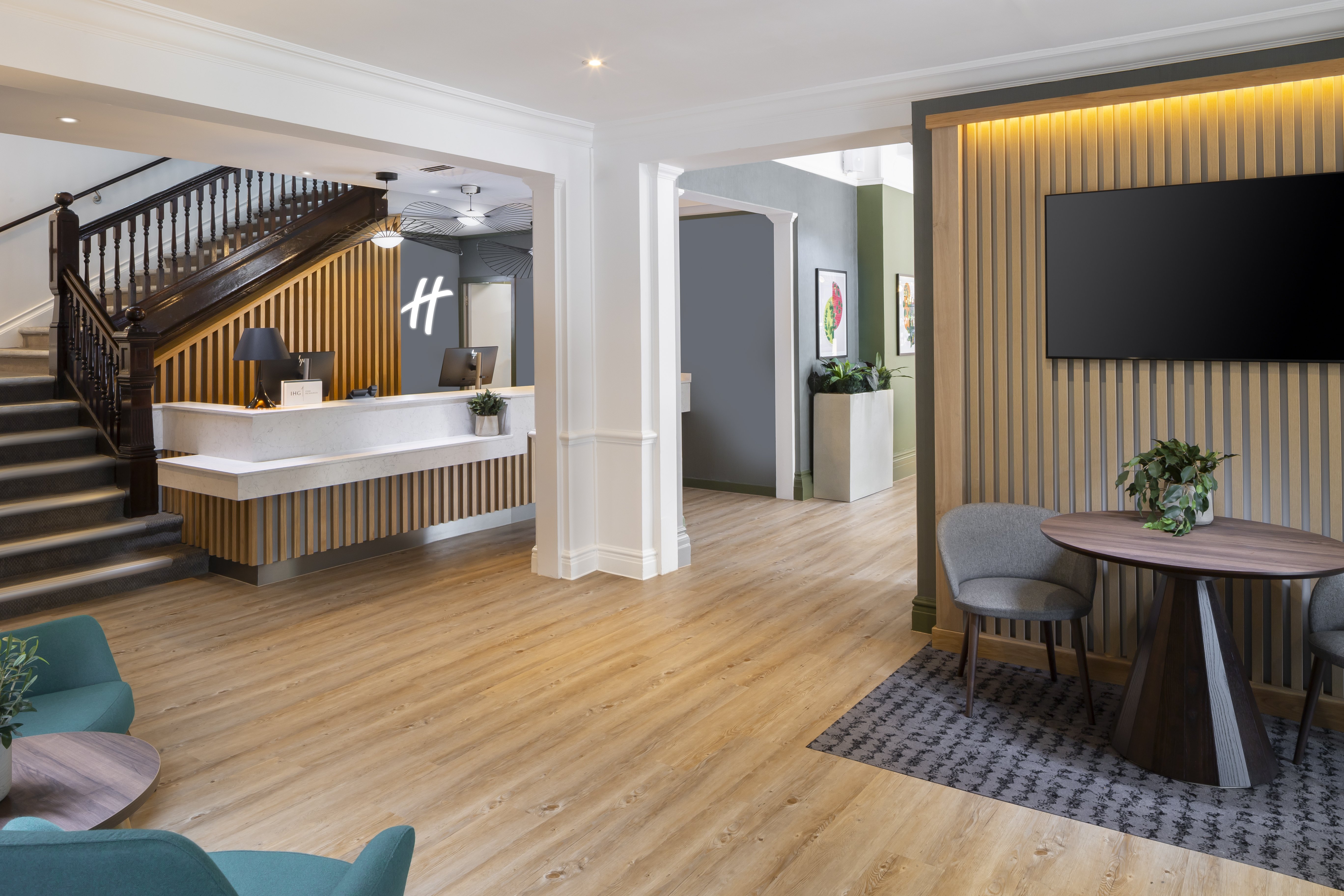 Holiday Inn Farnborough by IHG 8/74
