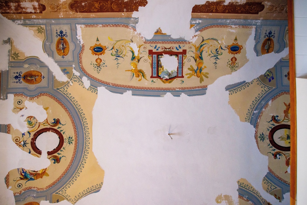 Central Gallery Rooms 6/49