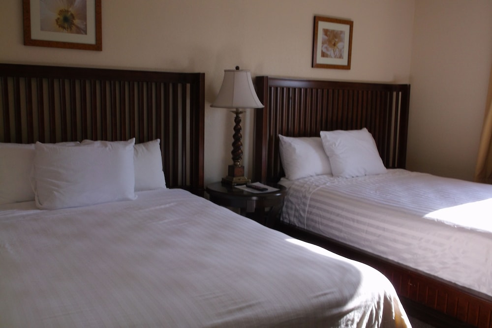 Days Inn & Suites by Wyndham Lake Okeechobee 19/50