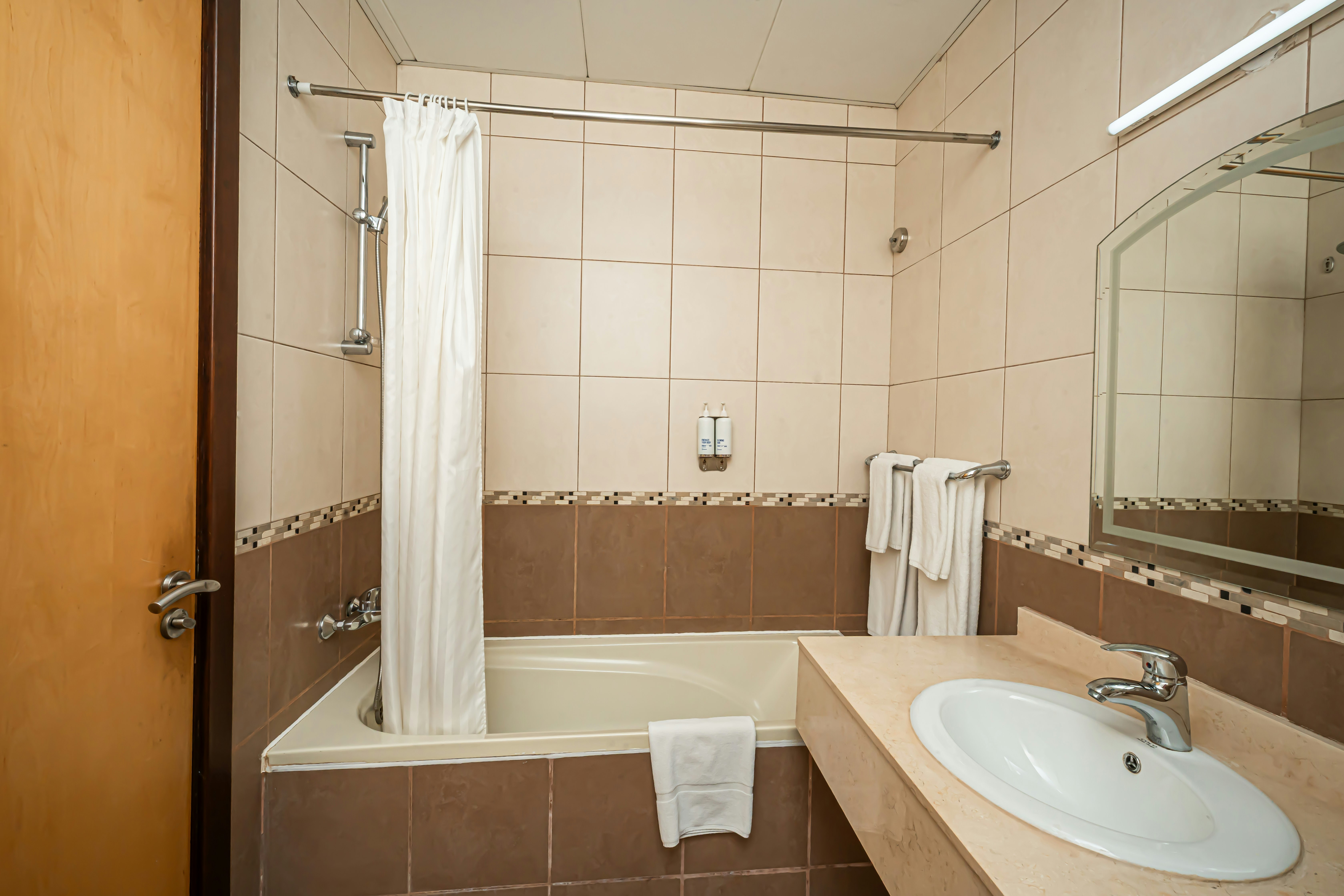 Kingsgate Hotel Doha 72/81