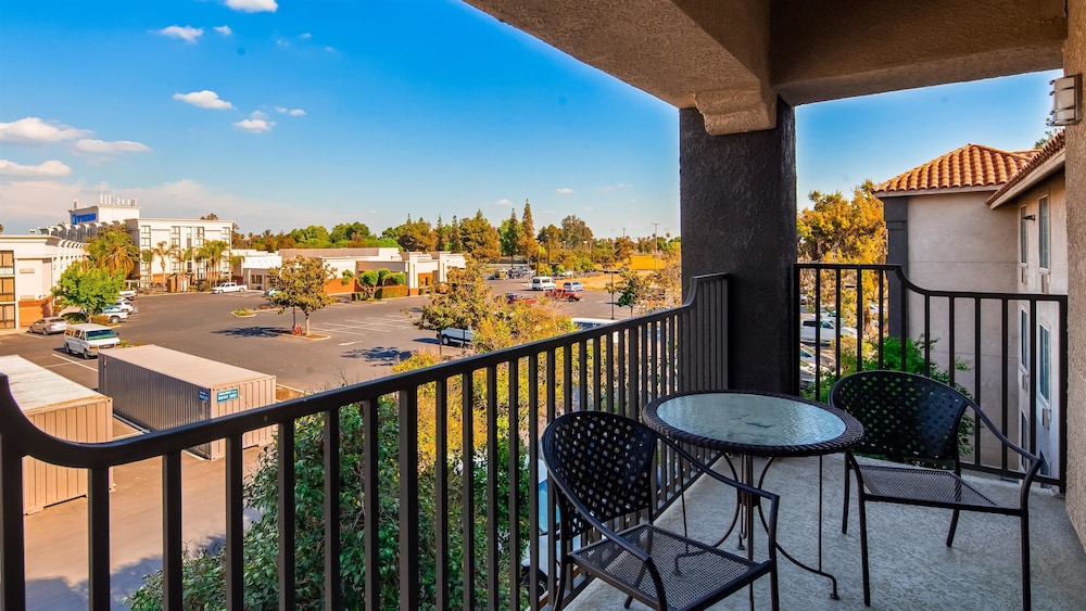 Best Western Visalia Hotel 41/55