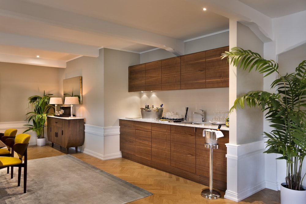 Brown Beach House Design Hotel 9/75