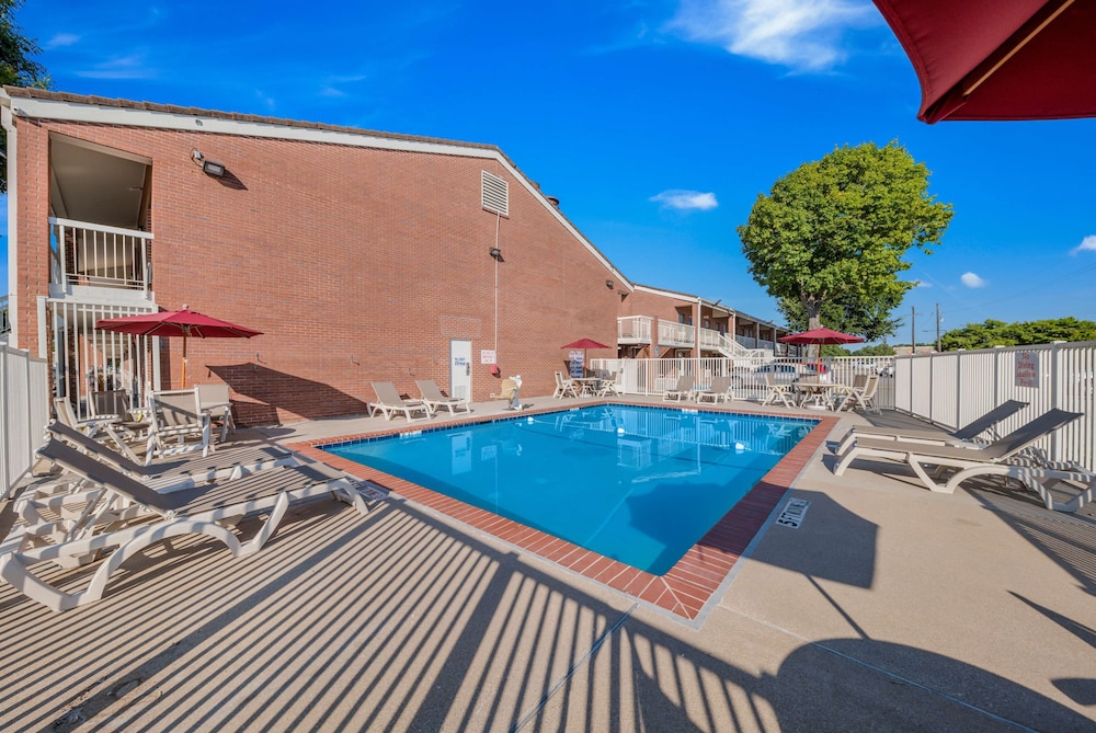 Motel6 Plano, TX - Plano Northeast 38/42
