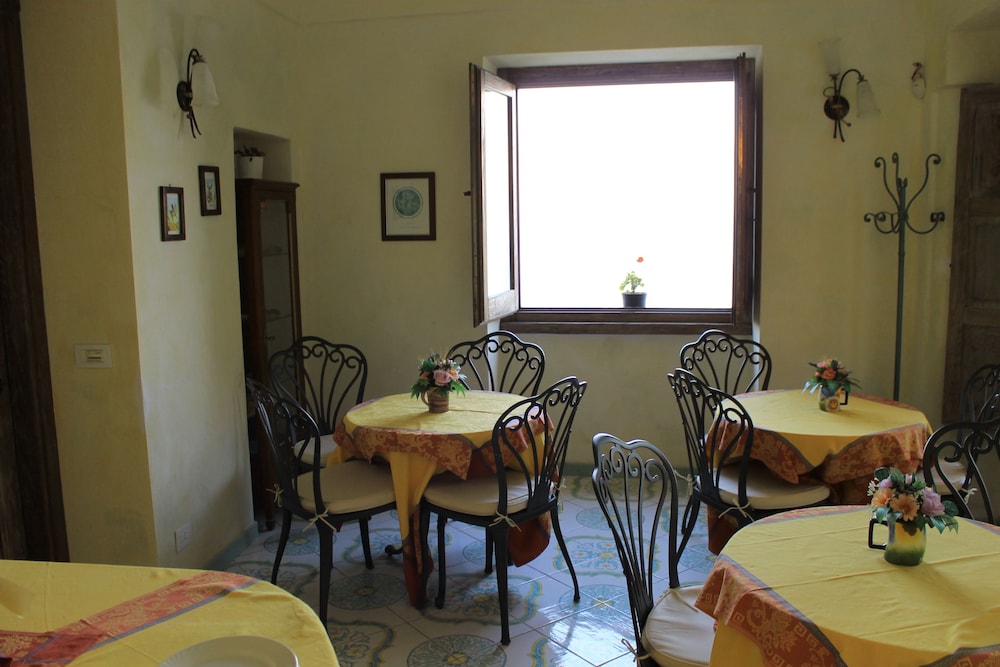 L Antico Borgo Dei Limoni 28/50