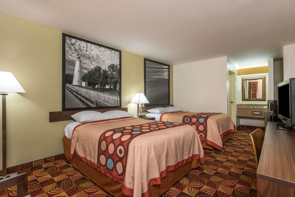 Super 8 by Wyndham Fayetteville 11/39