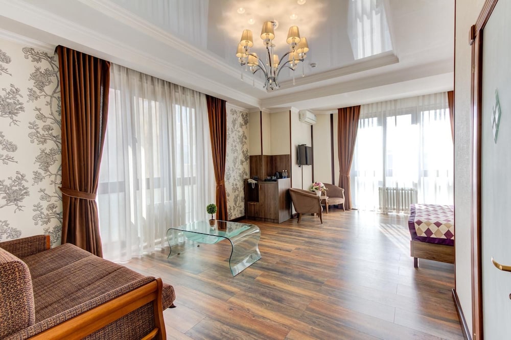 Bishkek Centrum Hotel 50/66