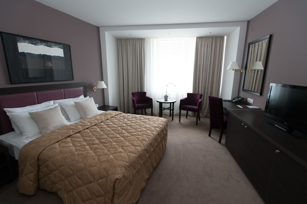 New City Hotel and Restaurant Nis 17/56