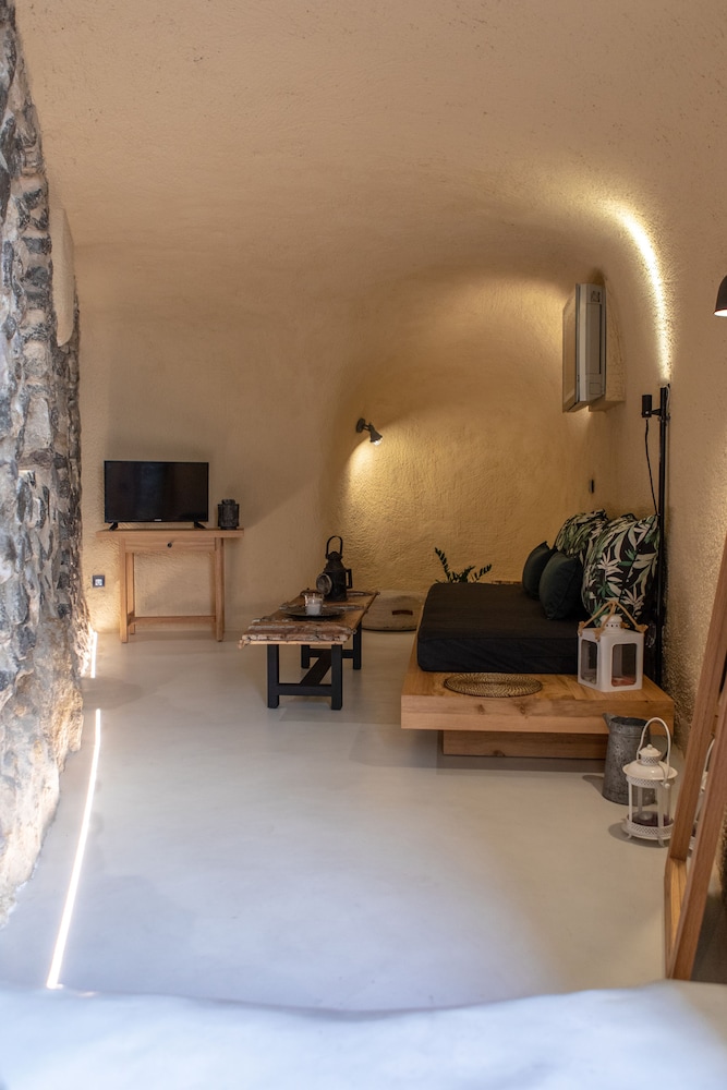 Nalas Cave Suite - Adults Only 37/50