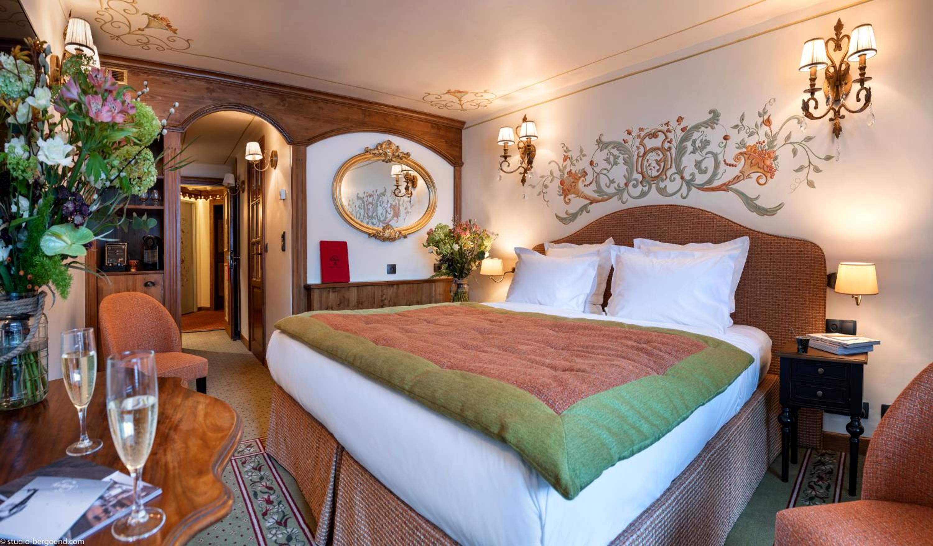 غرفة كلاسيكية بسرير مزدوج بشرفة بإطلالة، Hotel de la Loze 3/6