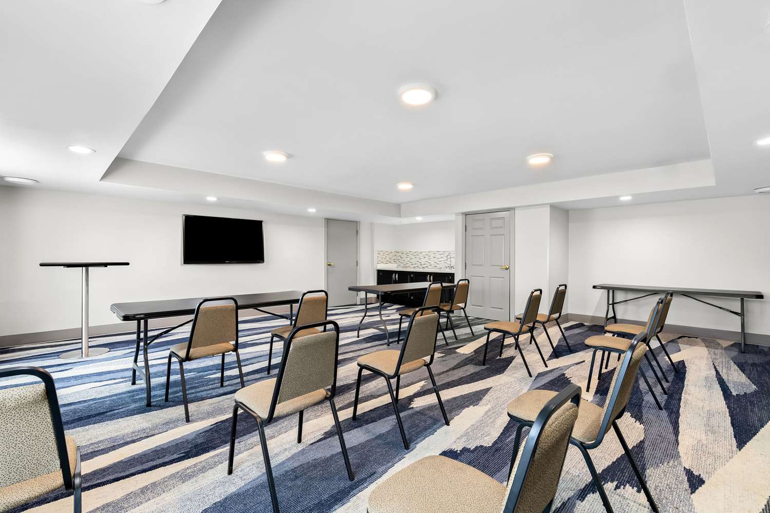 Comfort Inn & Suites Nashville Near Tanger Outlets I-24 Antioch 13/21