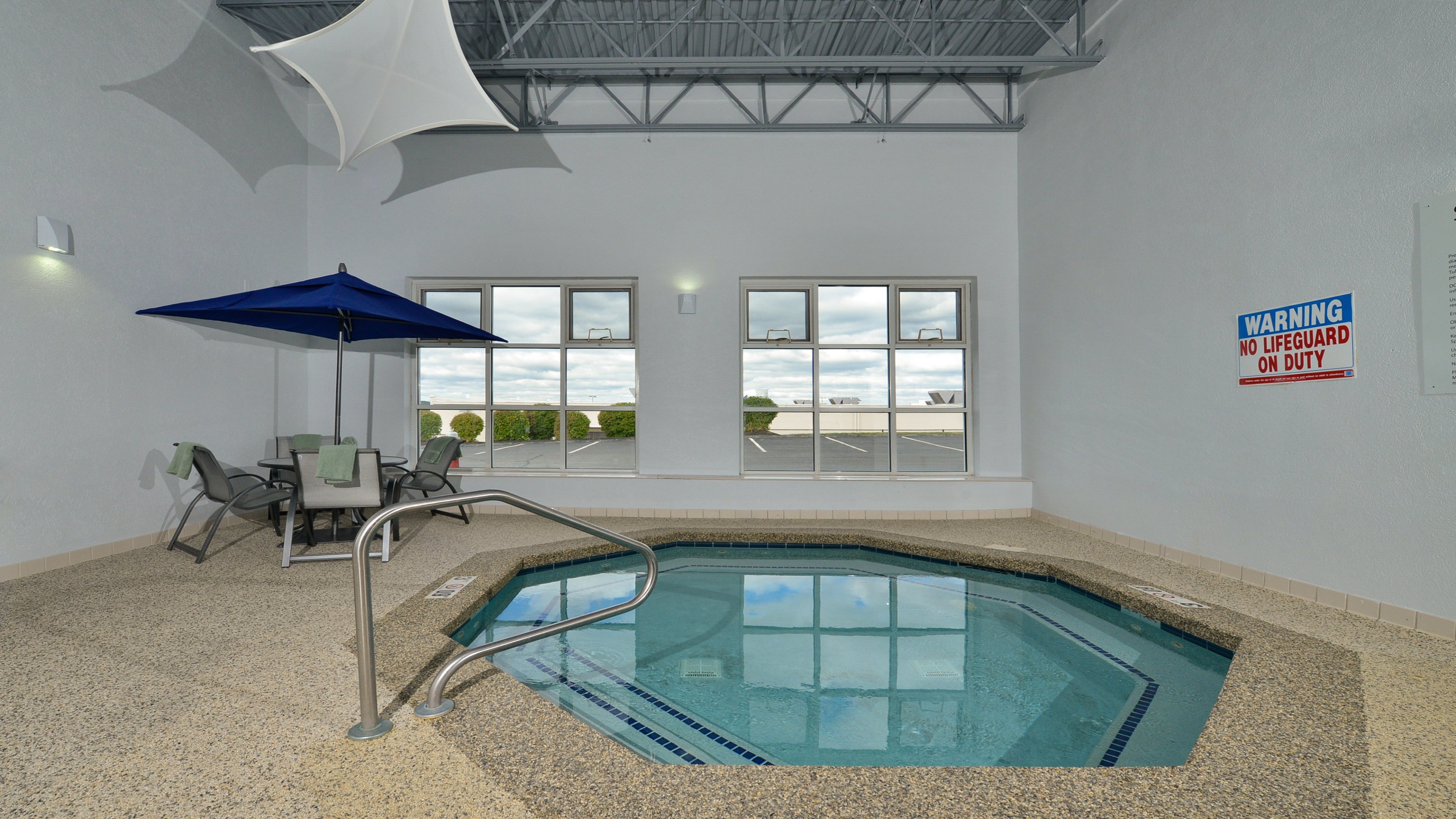 Holiday Inn Express Boston-Milford 20/32