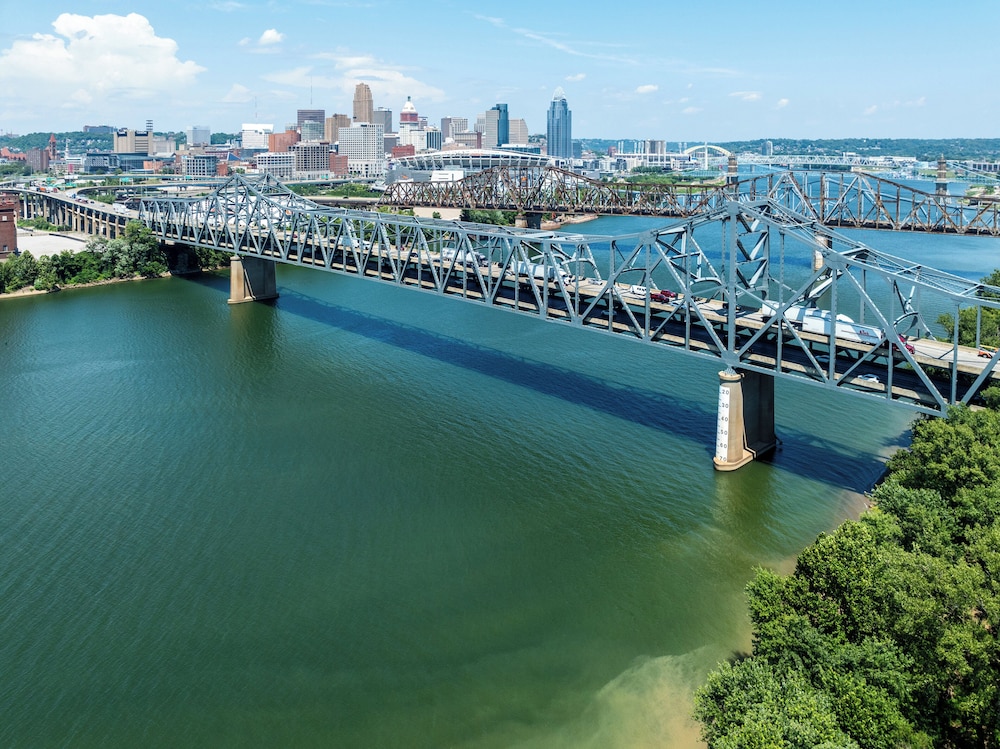 Holiday Inn Express and Suites Cincinnati Riverfront, an IHG Hotel 58/64