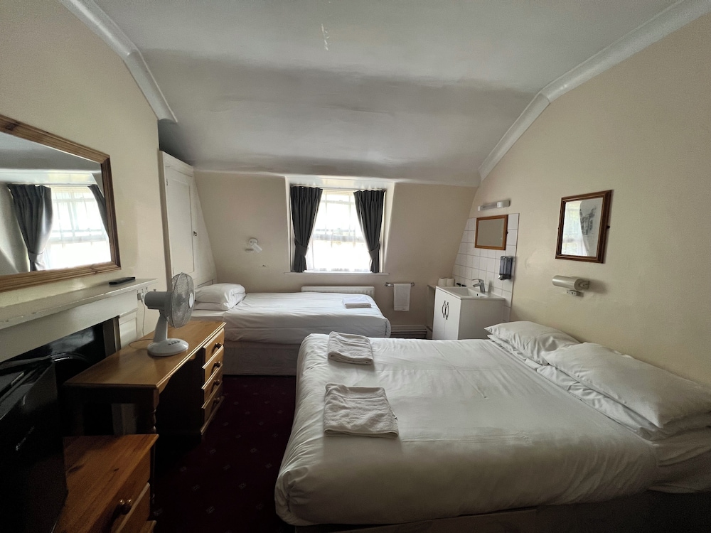 غرفة أساسية ثلاثية بسرير مزدوج وسرير فردي بحمام مشترك، Arran House Hotel 3/6