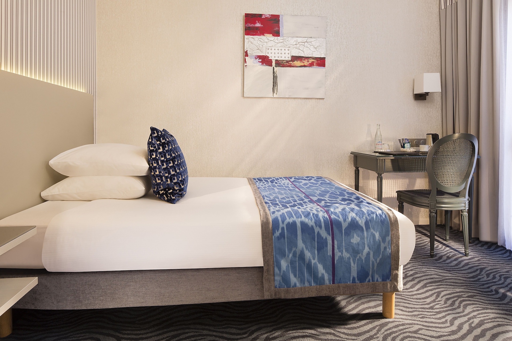 ROOM, SINGLE