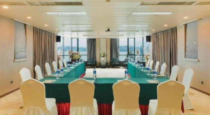 Shantou Haiyi Panorama Hotel 31/31