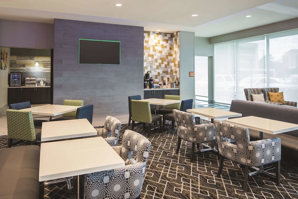 La Quinta Inn And Suites by Wyndham McDonough 24/41