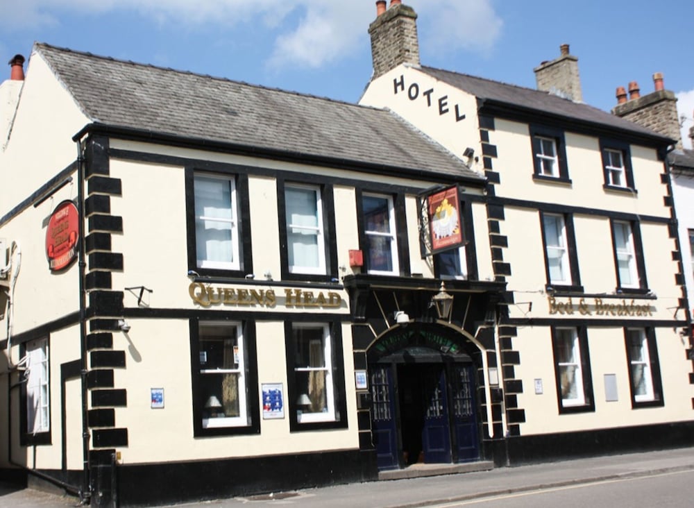 The Queens Head Hotel 1/26