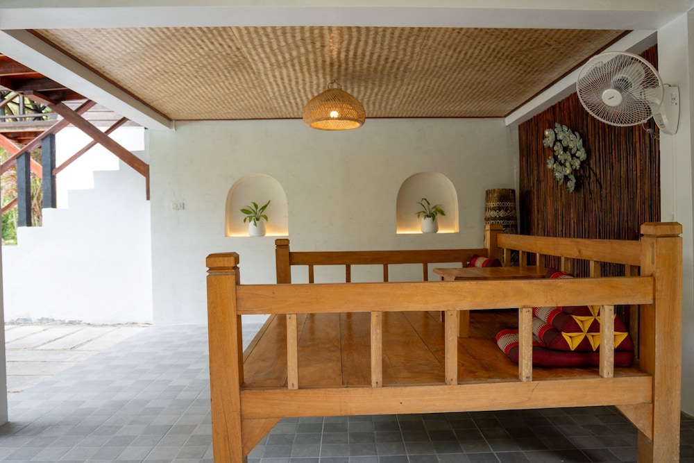 Long Beach Chalet 15/75