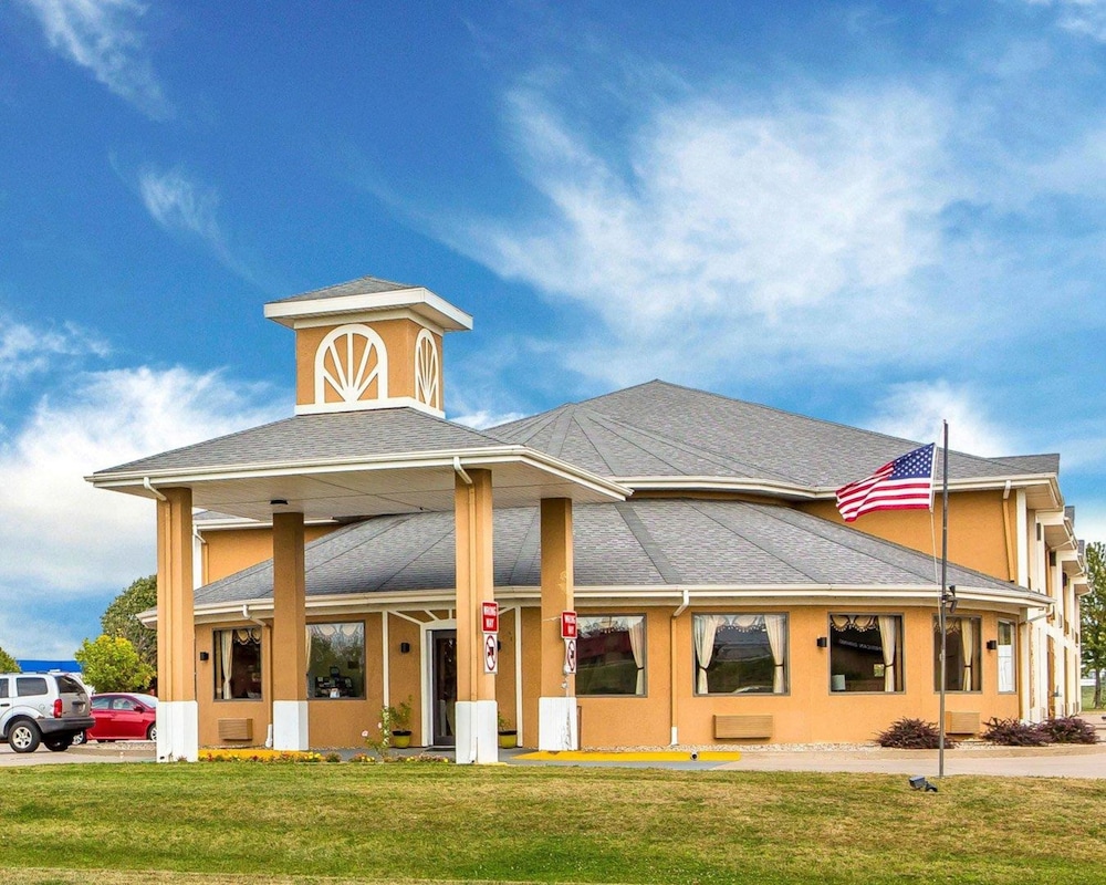 Quality Inn Morton at I-74 1/32