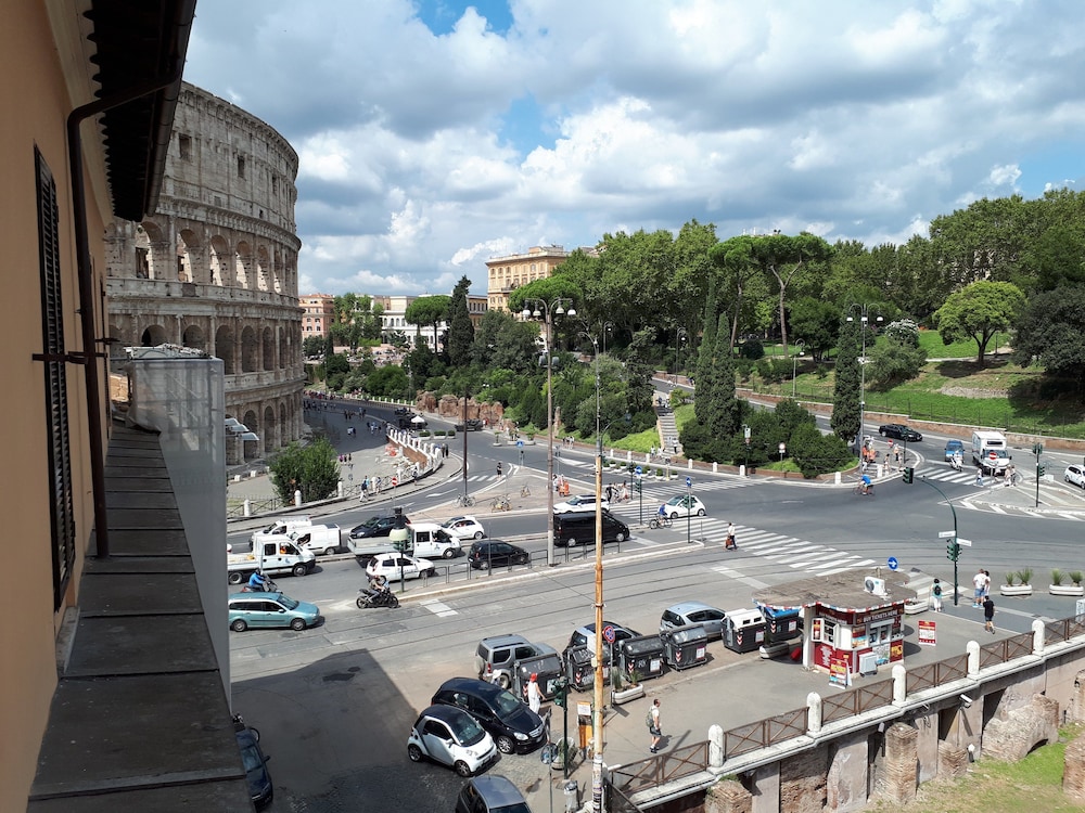 Colosseo Rooms 18/24