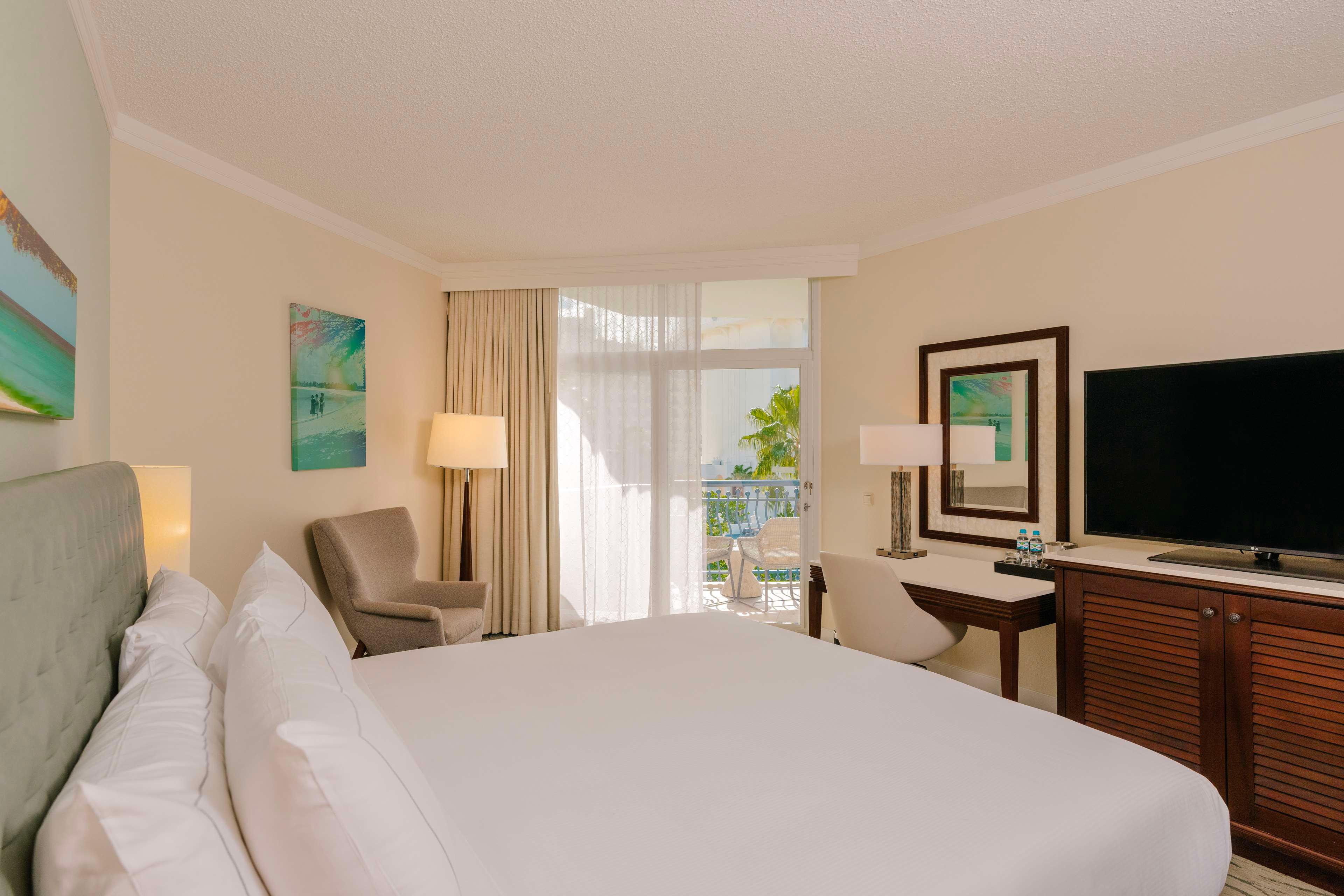 ROOM, KING BED, PARTIAL VIEW, CURACAO TOWER