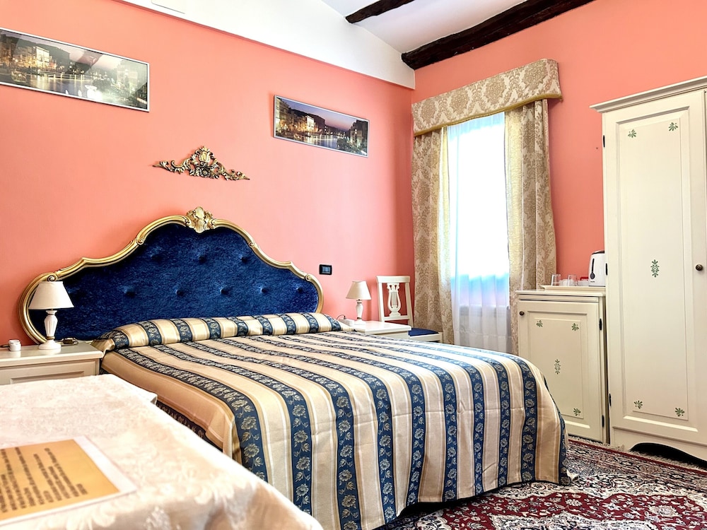 STANDARD, DOUBLE BED, PRIVATE BATHROOM