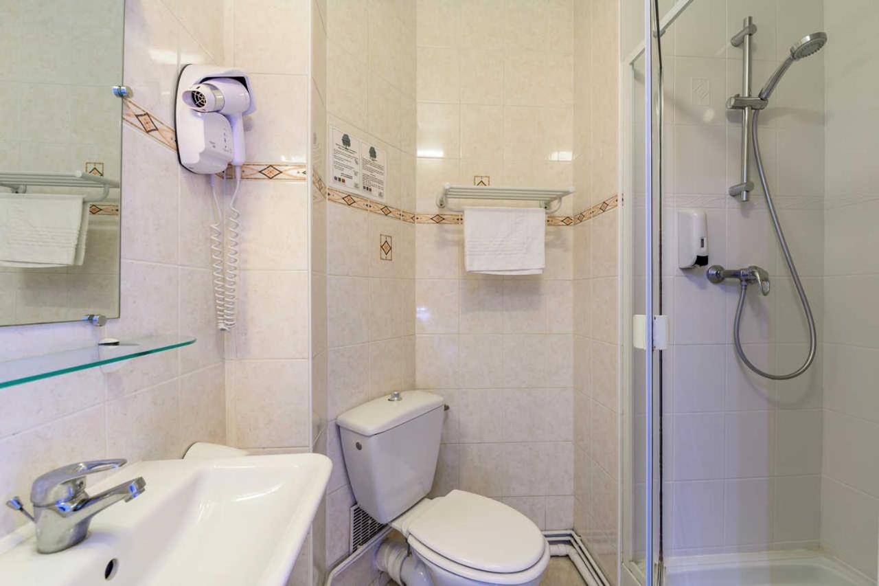 غرفة كلاسيكية ثلاثية، Comfort Hotel Alba Rouen 4/4