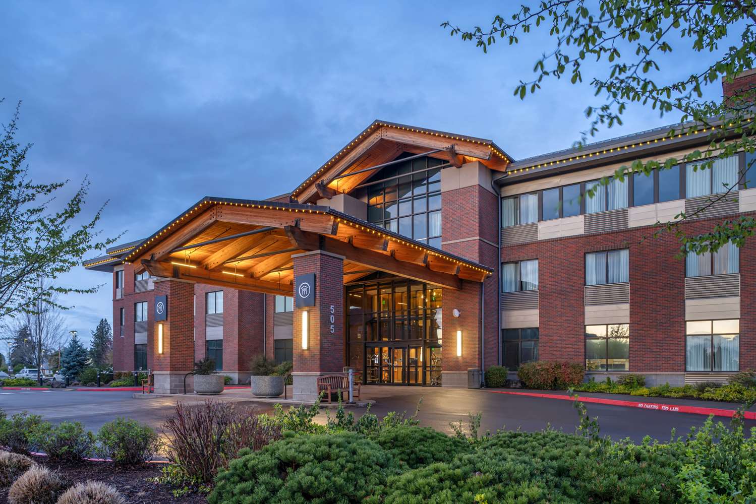 Best Western Premier Boulder Falls Inn 8/66