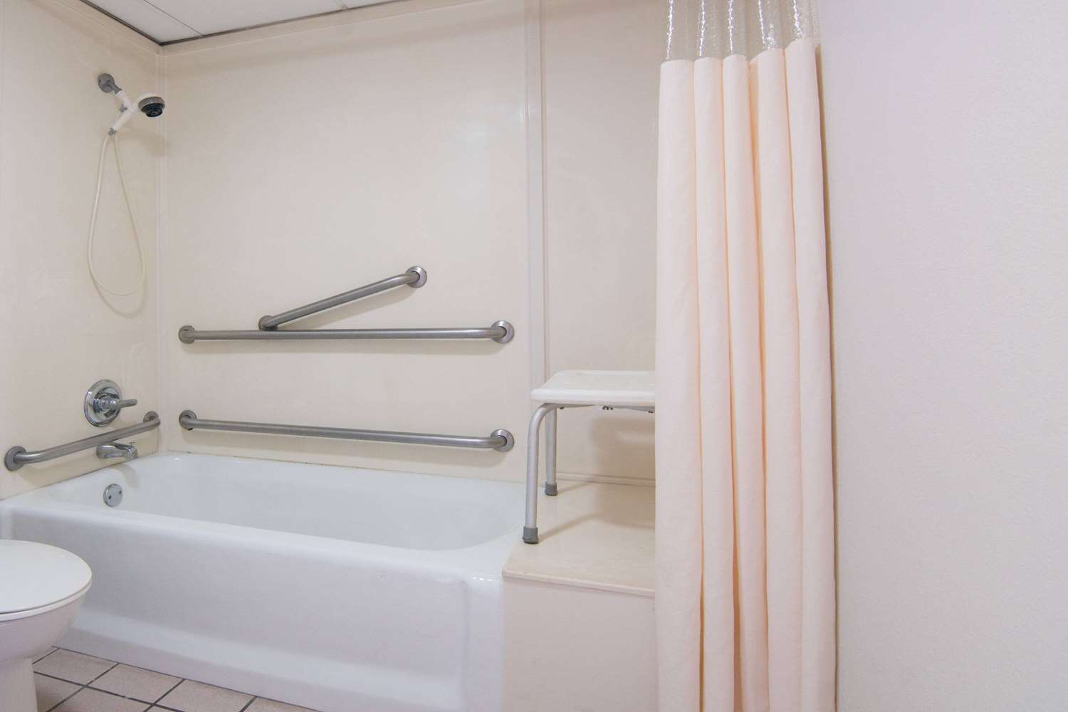 Days Inn by Wyndham Central San Antonio NW Medical Center 39/40