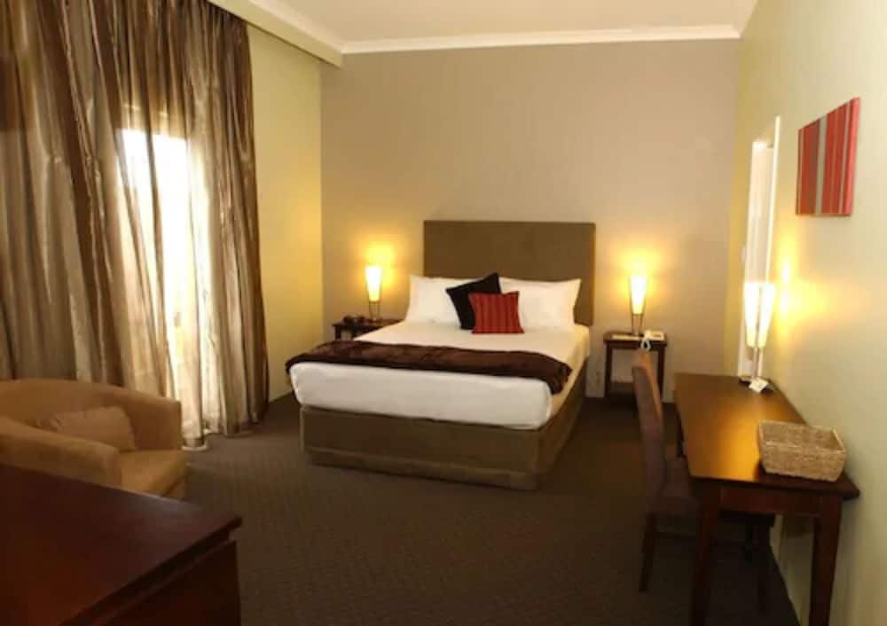 Joondalup City Hotel 8/28
