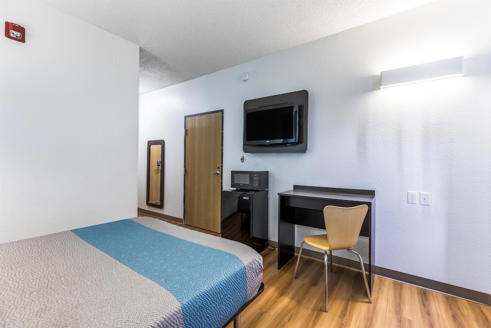Motel6 Indianapolis, IN - Southport 30/45