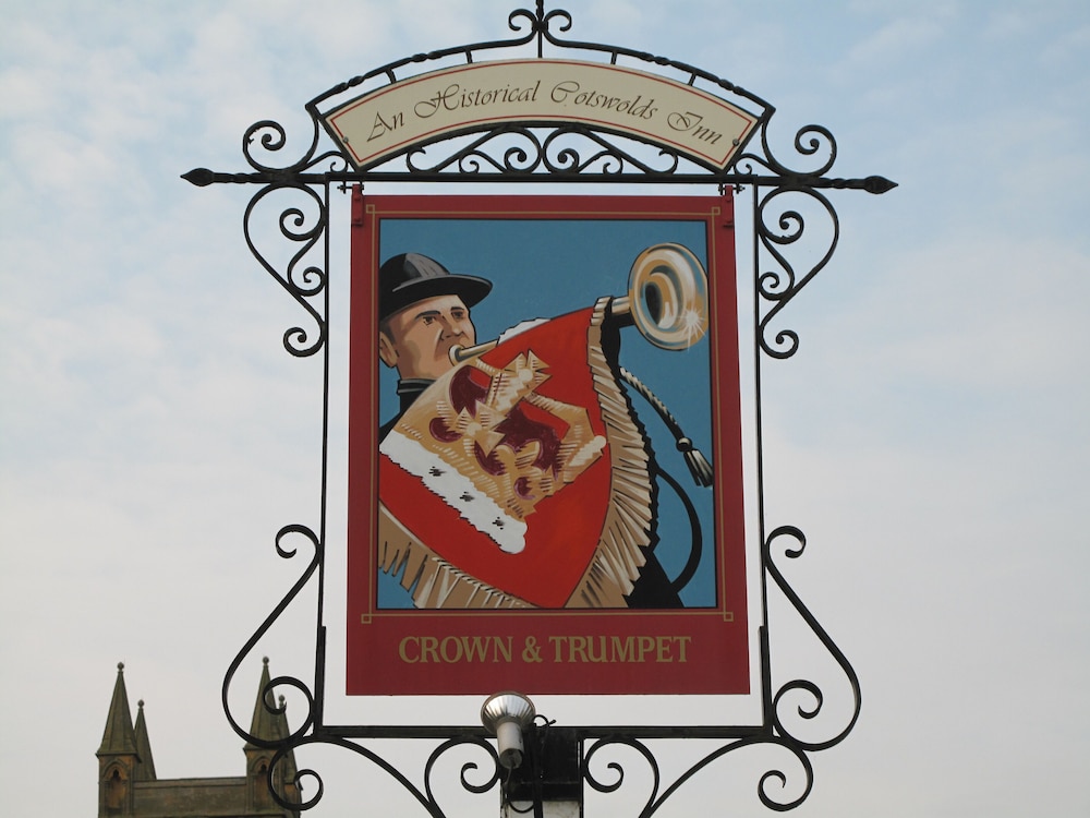Crown and Trumpet Inn 26/43