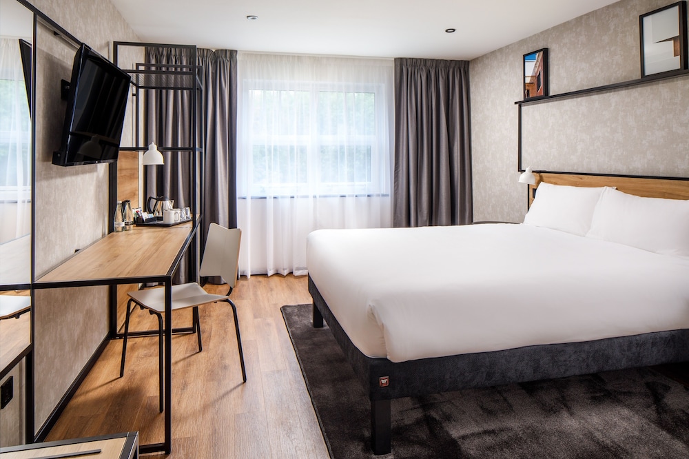 ibis Wakefield East Castleford 9/45