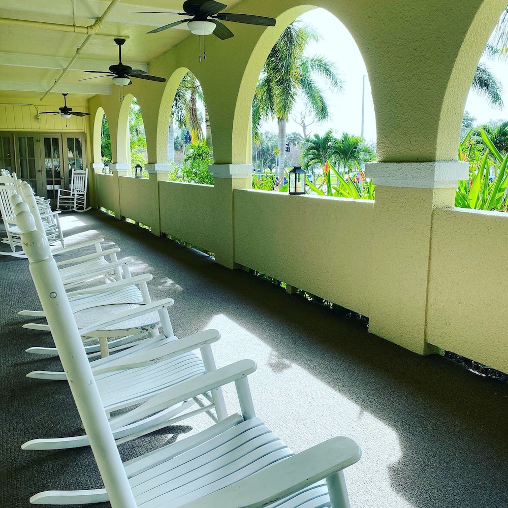 Crystal Bay Hotel 45/79
