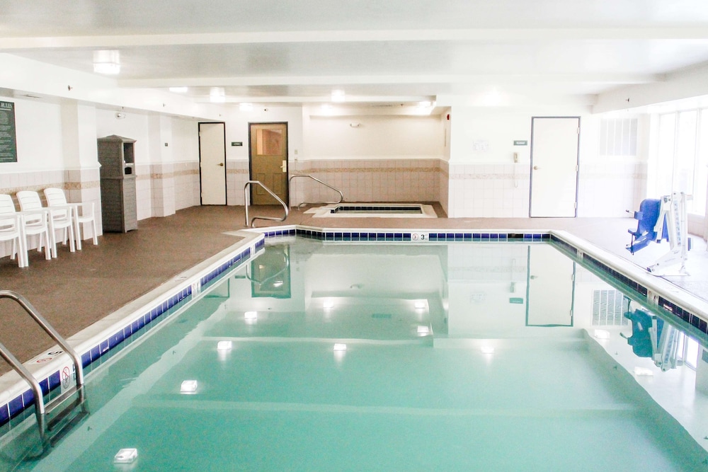 Country Inn & Suites by Radisson, Chester, VA 9/24