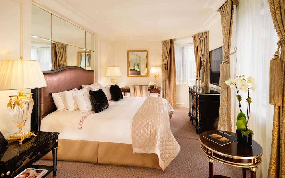 The Dorchester Hotel 14/48