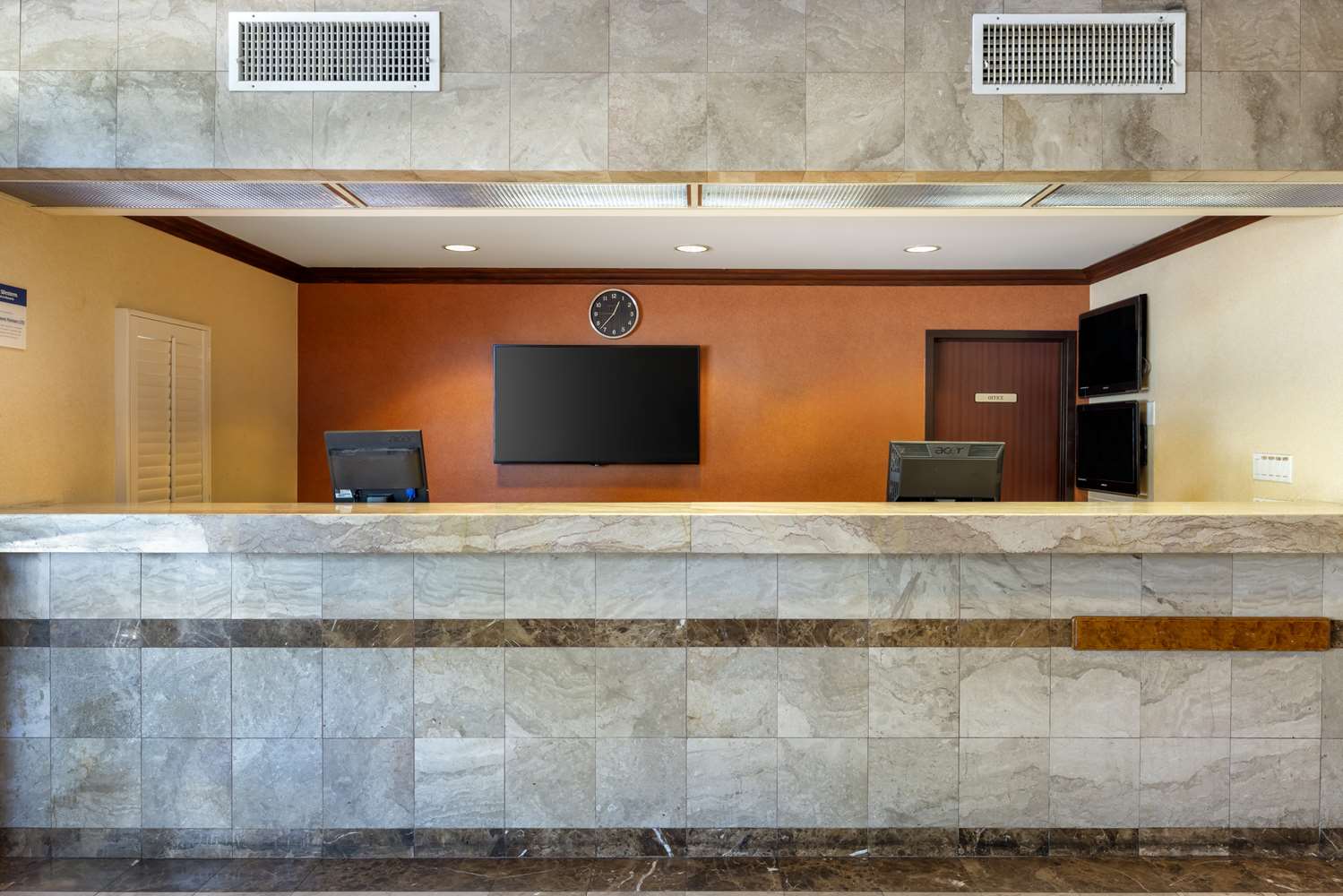 Best Western Los Angeles Worldport Hotel 8/32