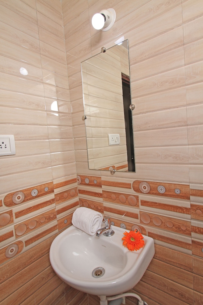 Tranzotel Bangalore Airport Hotel 22/47