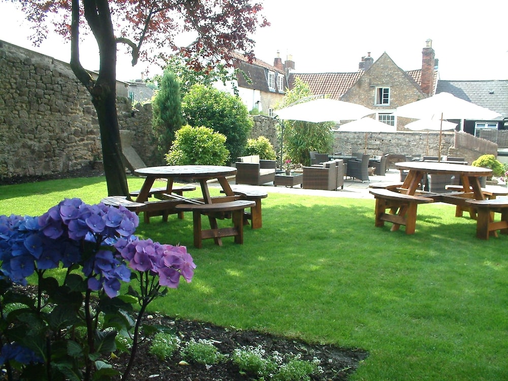 The George At Nunney 38/47