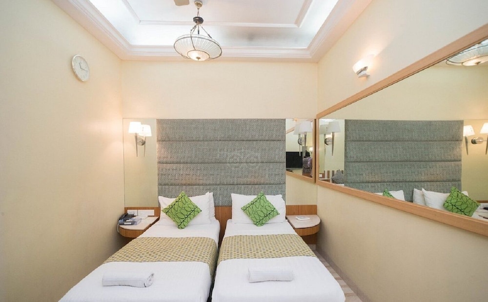 Regent Hotel 24/38