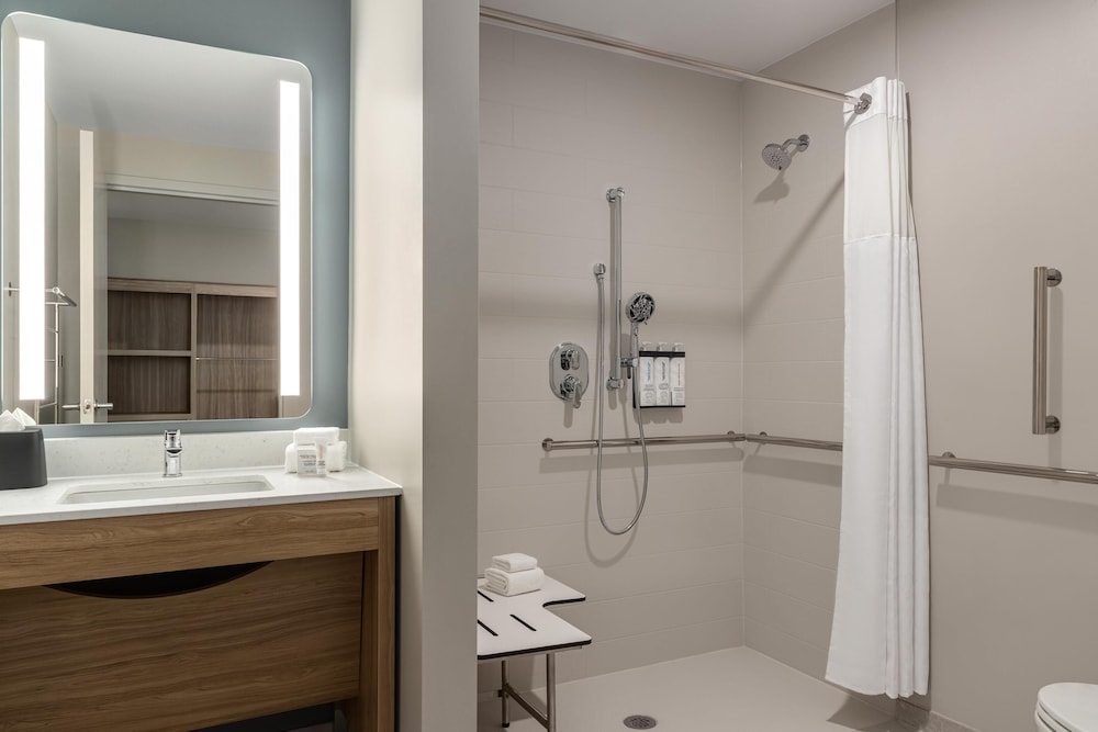 Hyatt Studios Chesapeake 44/44